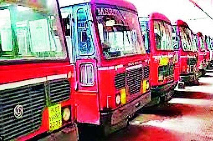 How to travel? Only 71 buses on the route | कसा करायचा प्रवास ? केवळ ७१ बसेस मार्गावर How to travel? Only 71 buses on the route | कसा करायचा प्रवास ? केवळ ७१ बसेस मार्गावर
