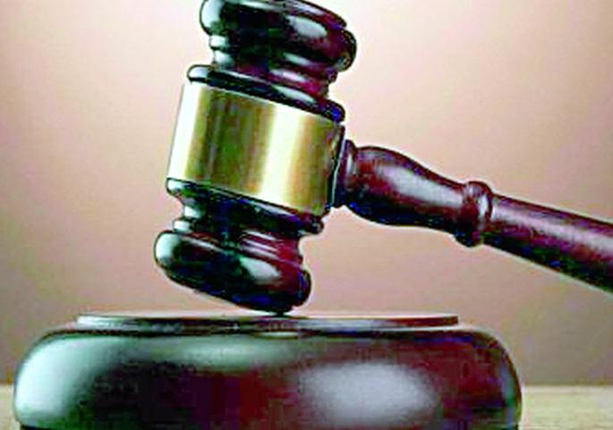 A case was filed against the police; A fine of one lakh to the petitioner | पोलिसांविरोधात खटला भोवला; याचिकाकर्त्याला एक लाखाचा दंड A case was filed against the police; A fine of one lakh to the petitioner | पोलिसांविरोधात खटला भोवला; याचिकाकर्त्याला एक लाखाचा दंड