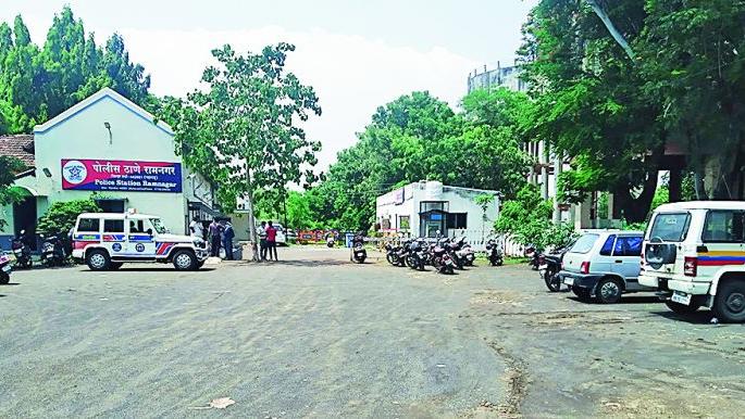 Right 'parking' in all four police stations! | चारही पोलीस ठाण्यात हक्काची ‘पार्किंग’! Right 'parking' in all four police stations! | चारही पोलीस ठाण्यात हक्काची ‘पार्किंग’!