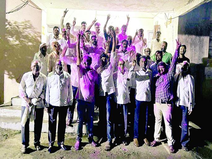 BJP's table is cleared in Wardha Bazar Committee | कृषी उत्पन्न बाजार समिती निवडणूक; वर्धा बाजार समितीत भाजपचा सुपडा साफ BJP's table is cleared in Wardha Bazar Committee | कृषी उत्पन्न बाजार समिती निवडणूक; वर्धा बाजार समितीत भाजपचा सुपडा साफ