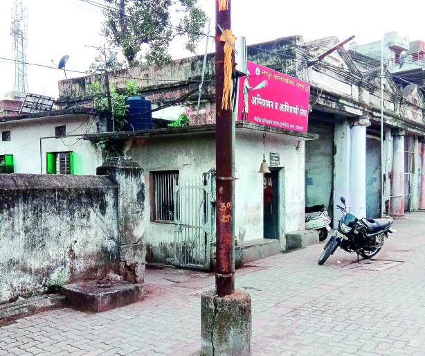 first fire station in the Nagpur is in bad condition | उपराजधानीतील पहिल्या फायर स्टेशनची दूरवस्था first fire station in the Nagpur is in bad condition | उपराजधानीतील पहिल्या फायर स्टेशनची दूरवस्था