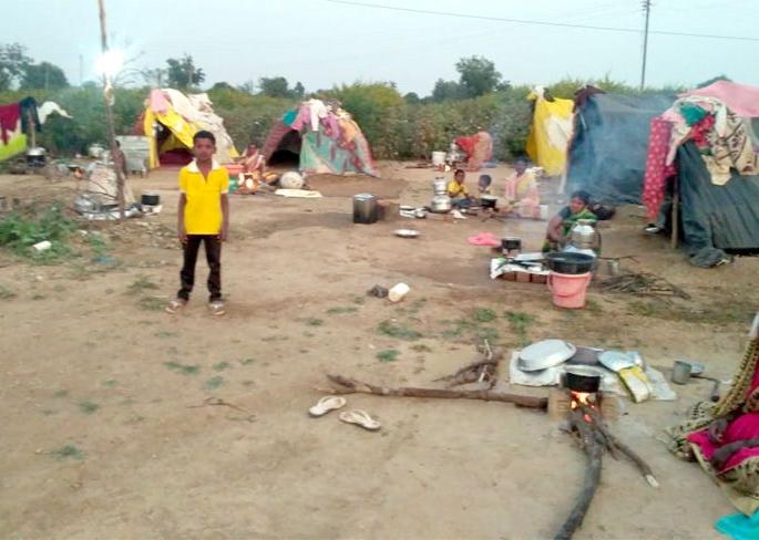 laborers reached Wardha from West Vidarbha | पश्चिम विदर्भातील मजुरांचा लोंढा वर्ध्यात दाखल