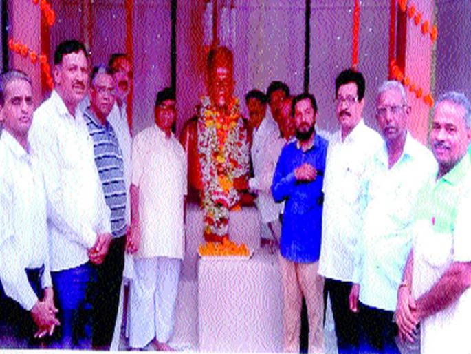 Greetings to Swatantryaveer Savarkar | स्वातंत्र्यवीर सावरकरांना अभिवादन Greetings to Swatantryaveer Savarkar | स्वातंत्र्यवीर सावरकरांना अभिवादन