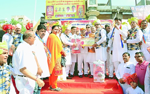 Lord Mahavir handed over 21 machines to the Sanitary naphcani for the birth centenary celebrations. | भगवान महावीर जन्मकल्याणक महोत्सवानिमित्त सॅनिटरी नॅपकीन नष्ट करणाऱ्या २१ मशीन महापालिकेस सुपूर्द Lord Mahavir handed over 21 machines to the Sanitary naphcani for the birth centenary celebrations. | भगवान महावीर जन्मकल्याणक महोत्सवानिमित्त सॅनिटरी नॅपकीन नष्ट करणाऱ्या २१ मशीन महापालिकेस सुपूर्द