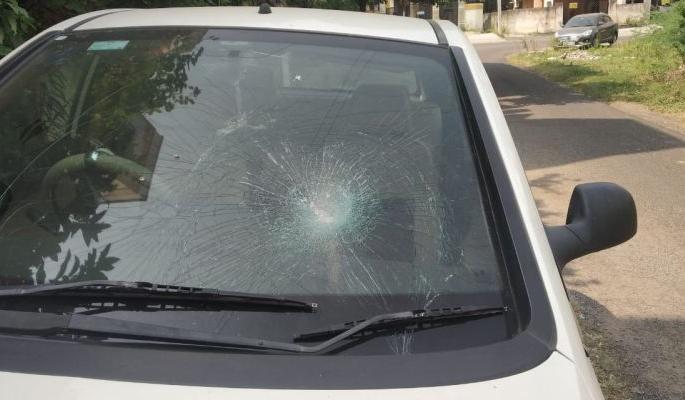 social troublemakers in Nagpur; Vehicle vandalism | नागपुरात समाजकंटकांचा हैदोस; वाहनांची तोडफोड social troublemakers in Nagpur; Vehicle vandalism | नागपुरात समाजकंटकांचा हैदोस; वाहनांची तोडफोड