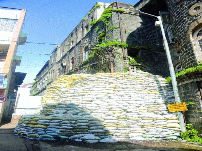 Municipal office on Main Road will be moved today | मेनरोडवरील मनपा कार्यालयाचे आज होणार स्थलांतर Municipal office on Main Road will be moved today | मेनरोडवरील मनपा कार्यालयाचे आज होणार स्थलांतर