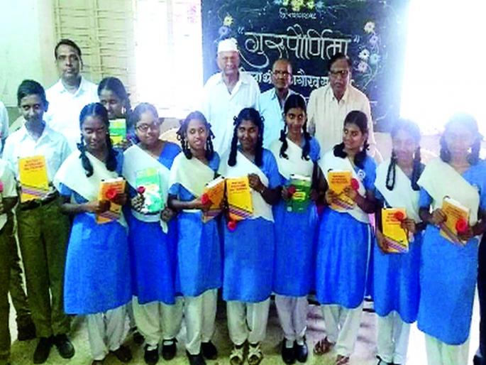 Establishment of Vitthal-Rakhmini footwear at Lahwit | लहवित येथे विठ्ठल-रुख्मिणीच्या पादुकांची स्थापना Establishment of Vitthal-Rakhmini footwear at Lahwit | लहवित येथे विठ्ठल-रुख्मिणीच्या पादुकांची स्थापना