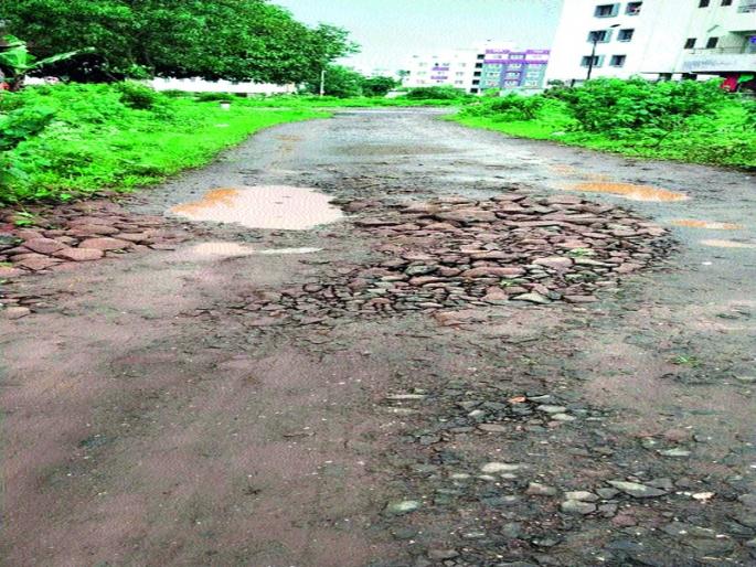 Many problems in the Dhruvnagar colony; Lack of facilities | ध्रुवनगर वसाहतीत अनेक समस्या; सुविधांचा अभाव Many problems in the Dhruvnagar colony; Lack of facilities | ध्रुवनगर वसाहतीत अनेक समस्या; सुविधांचा अभाव