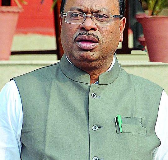 Govt blames administration for the death of Dharma Patil | धर्मा पाटील मृत्यू प्रकरणी सरकारचा प्रशासनावर ठपका Govt blames administration for the death of Dharma Patil | धर्मा पाटील मृत्यू प्रकरणी सरकारचा प्रशासनावर ठपका