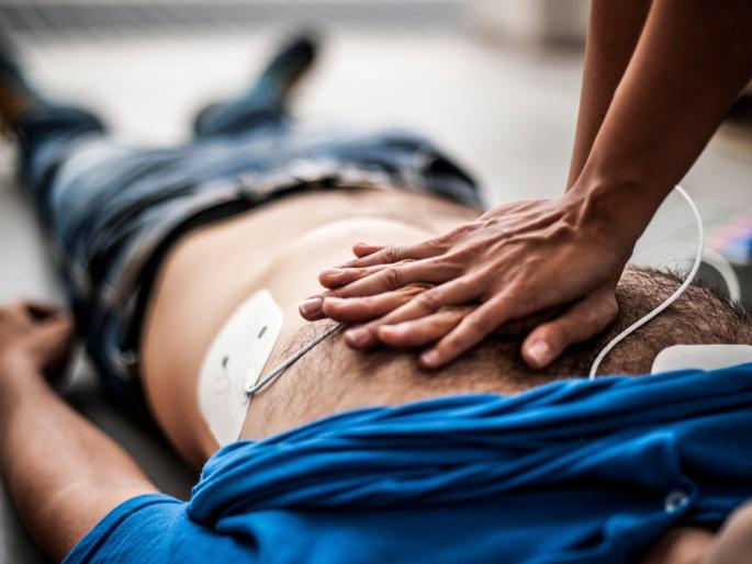 Make basic emergency service training mandatory in the MBBS course; Central Health Ministry's MCI guidelines | मुलभूत आपत्कालीन सेवेचे प्रशिक्षण एमबीबीएस अभ्यासक्रमात अनिवार्य करा; केंद्रीय आरोग्य मंत्रालयाचे एमसीआयला निर्देश  Make basic emergency service training mandatory in the MBBS course; Central Health Ministry's MCI guidelines | मुलभूत आपत्कालीन सेवेचे प्रशिक्षण एमबीबीएस अभ्यासक्रमात अनिवार्य करा; केंद्रीय आरोग्य मंत्रालयाचे एमसीआयला निर्देश