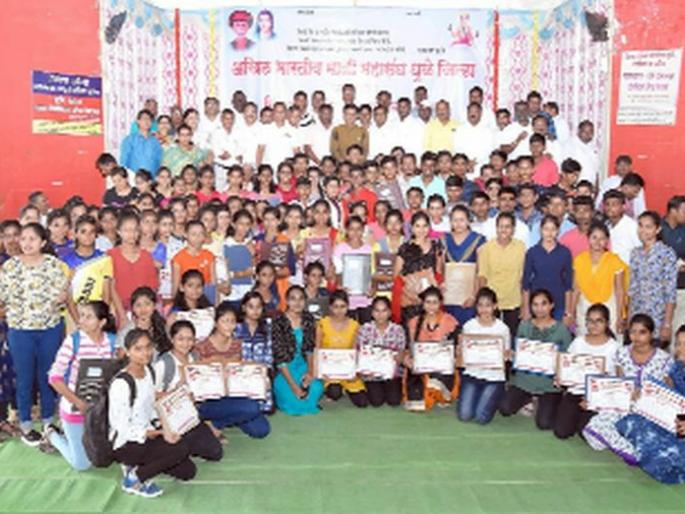 3 Respect for quality students | १७५ गुणवंत विद्यार्थ्यांचा सत्कार 3 Respect for quality students | १७५ गुणवंत विद्यार्थ्यांचा सत्कार