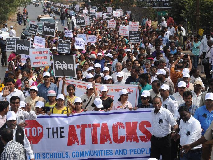 A silent march on the District Collectorate of all Christian societies | समस्त ख्रिश्चन समाजाचा जिल्हाधिकारी कार्यालयावर मूक मोर्चा A silent march on the District Collectorate of all Christian societies | समस्त ख्रिश्चन समाजाचा जिल्हाधिकारी कार्यालयावर मूक मोर्चा