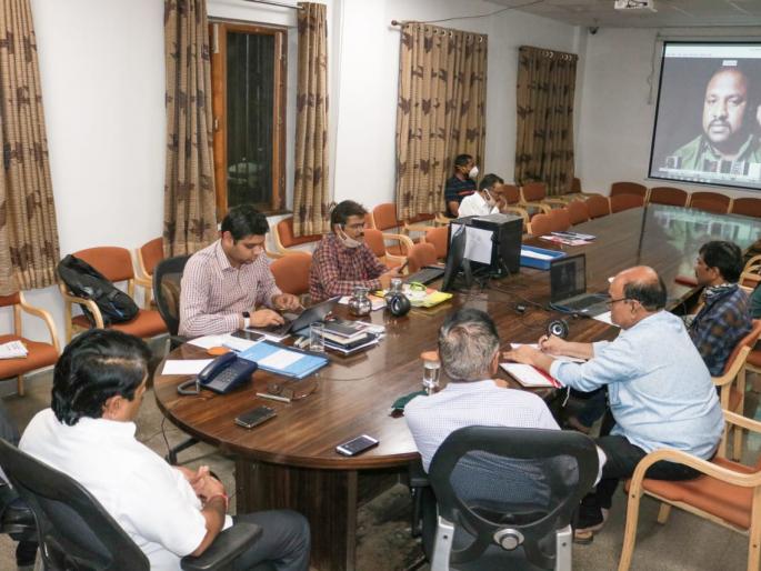 Violation of 'lockdown': health system collapses if outsiders arrive | CoronaVirus Lockdown : बाहेरचे लोक आल्यास आरोग्य यंत्रणा कोलमडेल