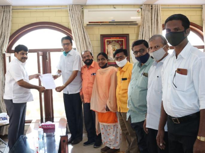 Efforts are being made to vaccinate ST employees | एस.टी.कर्मचाऱ्यांना कोवीड लस देण्यासाठी प्रयत्नशील : सतेज पाटील Efforts are being made to vaccinate ST employees | एस.टी.कर्मचाऱ्यांना कोवीड लस देण्यासाठी प्रयत्नशील : सतेज पाटील