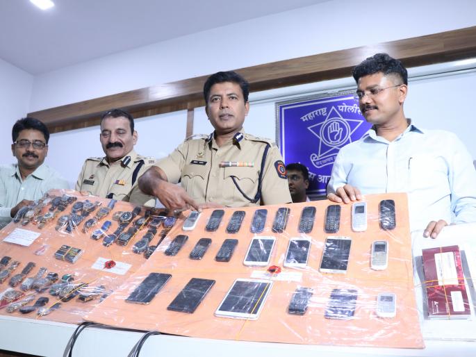 Two Nigerians arrested for cheating | खेकड्याचे निळे रक्त युकेमध्ये पाठवण्याचे आमिष : फसवणूकप्रकरणी दोन नायजेरियनला अटक Two Nigerians arrested for cheating | खेकड्याचे निळे रक्त युकेमध्ये पाठवण्याचे आमिष : फसवणूकप्रकरणी दोन नायजेरियनला अटक