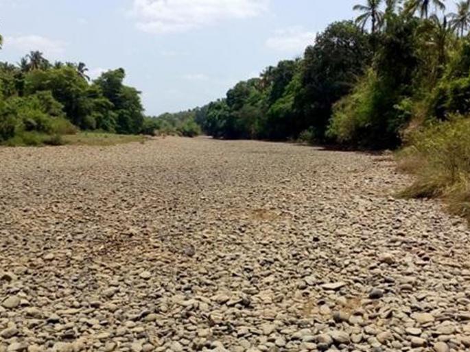 The demand for the release of canal water from the Willavade Gate to Terekhol river | कालव्याचे पाणी विलवडे गेटमधून तेरेखोल नदीत सोडण्याची मागणी The demand for the release of canal water from the Willavade Gate to Terekhol river | कालव्याचे पाणी विलवडे गेटमधून तेरेखोल नदीत सोडण्याची मागणी