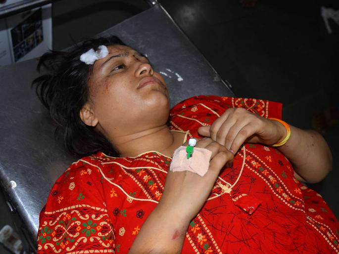 Fighter car rammed into the tourist, two injured including a woman: Thunder on the Tembe Road | भरधाव मोटारीने पर्यटकांना उडविले, महिलेसह दोघे जखमी: टेंबे रोडवरील थरार