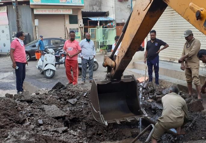 Valve failure at Jirge Tikati, water supply disrupted in the area | जिरगे तिकटी येथे व्हॅल्वमध्ये बिघाड, परिसरात पाणीपुरवठा विस्कळीत