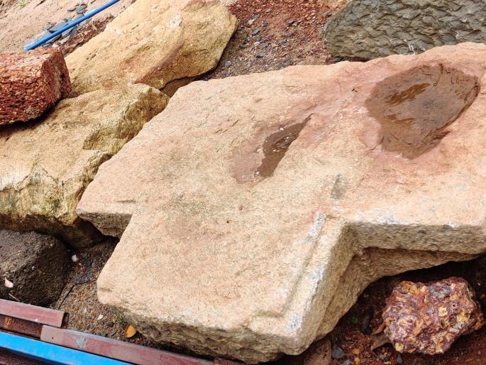 14th century temple were found During the widening of the road In Goa | रस्ता रुंदीकरणावेळी समोर आला जुना खजिना, सापडले 14 व्या शतकातील मंदिराचे अवशेष 14th century temple were found During the widening of the road In Goa | रस्ता रुंदीकरणावेळी समोर आला जुना खजिना, सापडले 14 व्या शतकातील मंदिराचे अवशेष