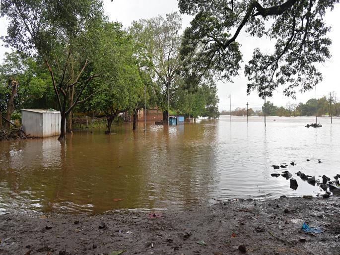 Water levels in rivers are declining due to heavy rains in Kolhapur district | कोल्हापूर जिल्ह्यात पावसाची उसंत, पूर ओसरतोय 'संथ'; ४१ बंधारे पाण्याखाली, दहा मार्ग बंद
