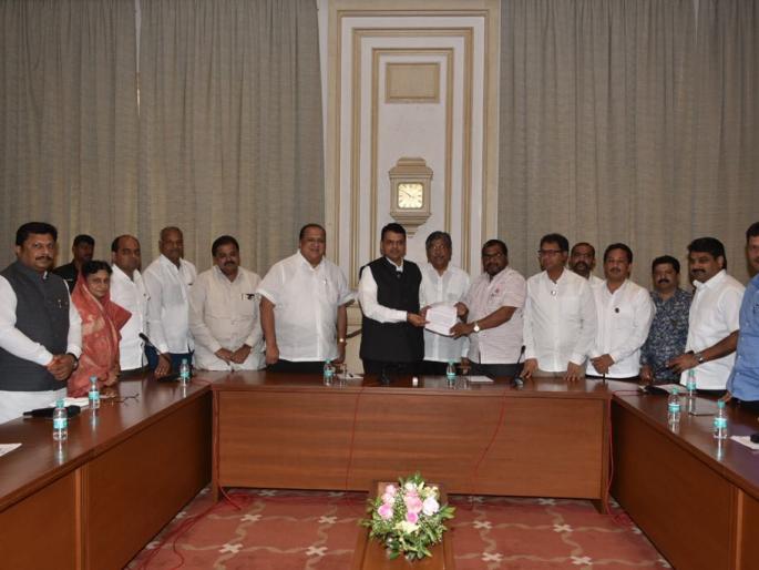 Caste Validity Certificate: The decision to give a comforting solution to the corporators will be taken in the cabinet meeting | जातवैधता प्रमाणपत्र : नगरसेवकांना दिलासा देणारा निर्णय मंत्रिमंडळ बैठकीत घेणार Caste Validity Certificate: The decision to give a comforting solution to the corporators will be taken in the cabinet meeting | जातवैधता प्रमाणपत्र : नगरसेवकांना दिलासा देणारा निर्णय मंत्रिमंडळ बैठकीत घेणार