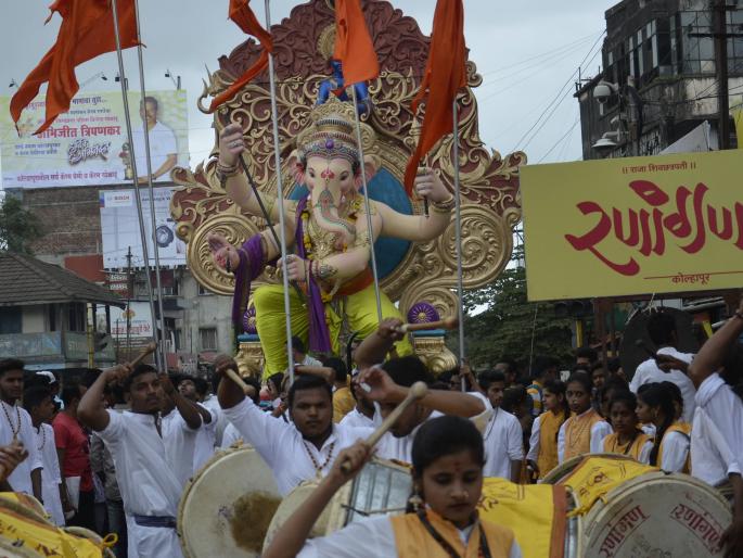 The 'King of Karveer' arrives in excitement | Ganpati Festival -‘करवीरचा राजा’चे जल्लोषात आगमन The 'King of Karveer' arrives in excitement | Ganpati Festival -‘करवीरचा राजा’चे जल्लोषात आगमन