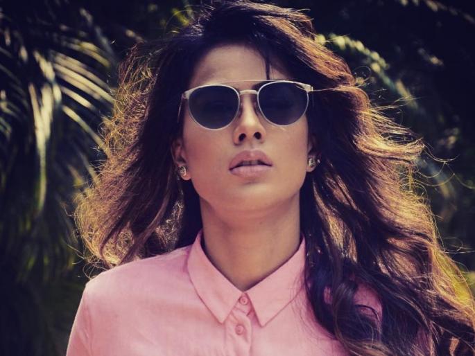 nia sharma shuts down trolls with an epic reply after trollers called her ugly | युजरने ‘बदसूरत’ म्हणून हिणवले अन् निया शर्माने सुनावले!! nia sharma shuts down trolls with an epic reply after trollers called her ugly | युजरने ‘बदसूरत’ म्हणून हिणवले अन् निया शर्माने सुनावले!!