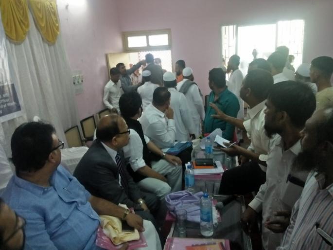 Confusion before the Central Waqf Committee in Aurangabad | औरंगाबादेत केंद्रीय वक्फ समितीसमोर गोंधळ Confusion before the Central Waqf Committee in Aurangabad | औरंगाबादेत केंद्रीय वक्फ समितीसमोर गोंधळ