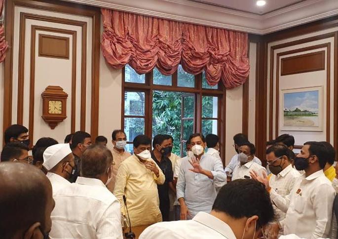 Maratha reservation- Maratha Reservation Struggle Committee closed | Maratha reservation-मराठा आरक्षण संघर्ष समितीचा बंद स्थगित Maratha reservation- Maratha Reservation Struggle Committee closed | Maratha reservation-मराठा आरक्षण संघर्ष समितीचा बंद स्थगित