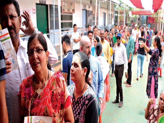 The voters got swollen due to the mix of memories | याद्यांच्या घोळामुळे मतदार झाले घामाघूम The voters got swollen due to the mix of memories | याद्यांच्या घोळामुळे मतदार झाले घामाघूम