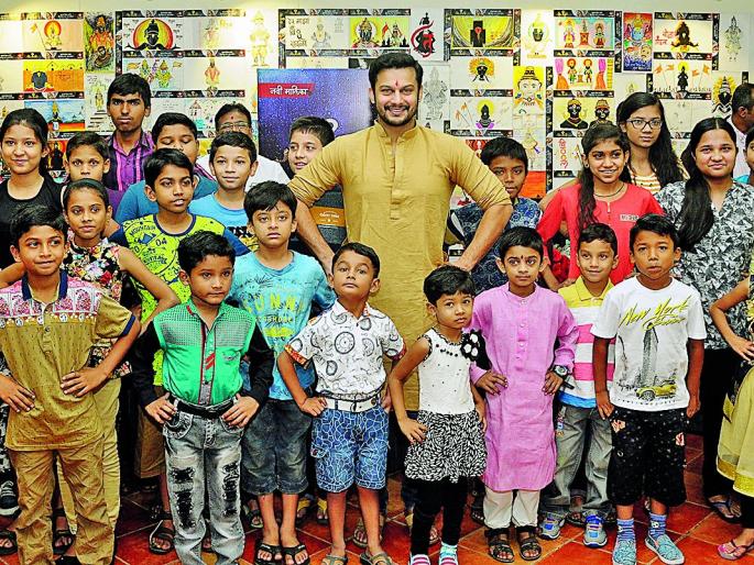 The response of 'My Vitthal' painting is a huge response | ‘माझा विठ्ठल’ चित्र प्रदर्शनाला भरघोस प्रतिसाद The response of 'My Vitthal' painting is a huge response | ‘माझा विठ्ठल’ चित्र प्रदर्शनाला भरघोस प्रतिसाद