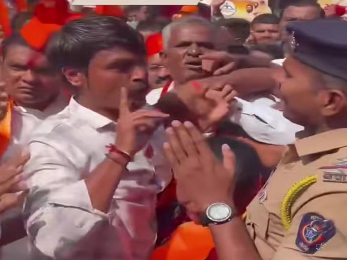 A dispute broke out between activists and police officers who had come to file nomination papers for the Ichalkaranji Municipal Corporation elections | इचलकरंजीत अर्ज भरण्यासाठी आलेल्या कार्यकर्ते-पोलिसांत वादावादी, आज शेवटचा दिवशी झुंबड उडणार A dispute broke out between activists and police officers who had come to file nomination papers for the Ichalkaranji Municipal Corporation elections | इचलकरंजीत अर्ज भरण्यासाठी आलेल्या कार्यकर्ते-पोलिसांत वादावादी, आज शेवटचा दिवशी झुंबड उडणार