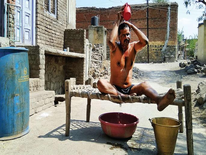 Go for a meal, but do not ask for water! Waterfall in Marathwada | जेवण करून जा, पण पाणी नका मागू ! मराठवाड्यात पाणीबाणी Go for a meal, but do not ask for water! Waterfall in Marathwada | जेवण करून जा, पण पाणी नका मागू ! मराठवाड्यात पाणीबाणी