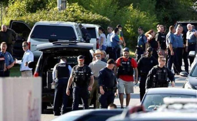 Golfer in Virginia government building; 12 people killed | व्हर्जिनियातील सरकारी इमारतीत गोळीबार; १२ जण ठार Golfer in Virginia government building; 12 people killed | व्हर्जिनियातील सरकारी इमारतीत गोळीबार; १२ जण ठार