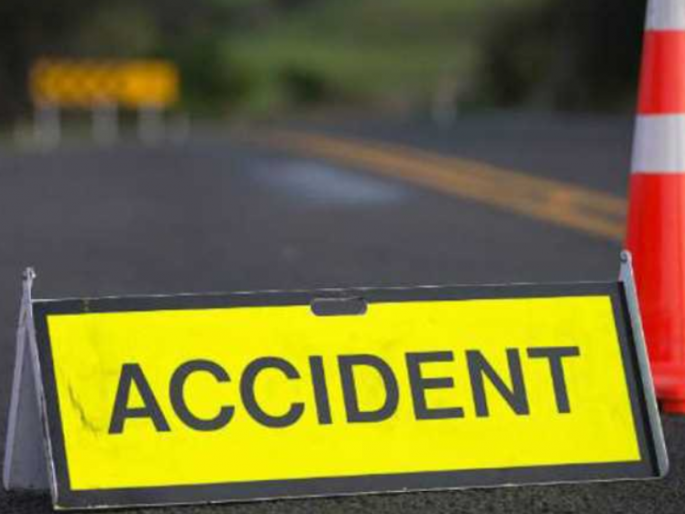 Pedestrian killed in car crash | कारच्या धडकेने पादचारी ठार Pedestrian killed in car crash | कारच्या धडकेने पादचारी ठार