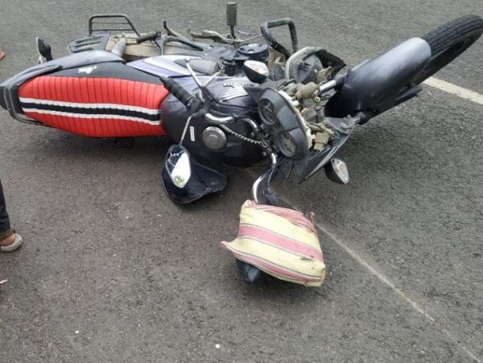One killed, two seriously injured in two-wheeler accident | दुचाकीच्या अपघातात एकाचा मृत्यू, एक गंभीर