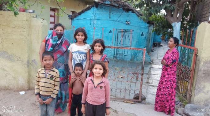Hunger struck on them because of Corona | कोरोनामुळे त्यांच्यावर आली उपासमारीची वेळ Hunger struck on them because of Corona | कोरोनामुळे त्यांच्यावर आली उपासमारीची वेळ