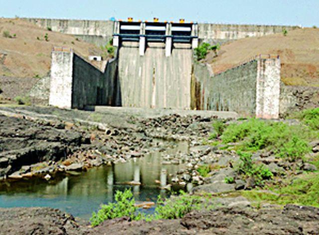 Three medium, 46 small project winds | तीन मध्यम, ४६ लघु प्रकल्प वाऱ्यावर Three medium, 46 small project winds | तीन मध्यम, ४६ लघु प्रकल्प वाऱ्यावर