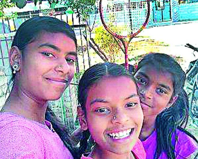 From the struggle 'that' the triumphant skyline of the three | संघर्षातून ‘त्या’ तिघींची आकाशभरारी