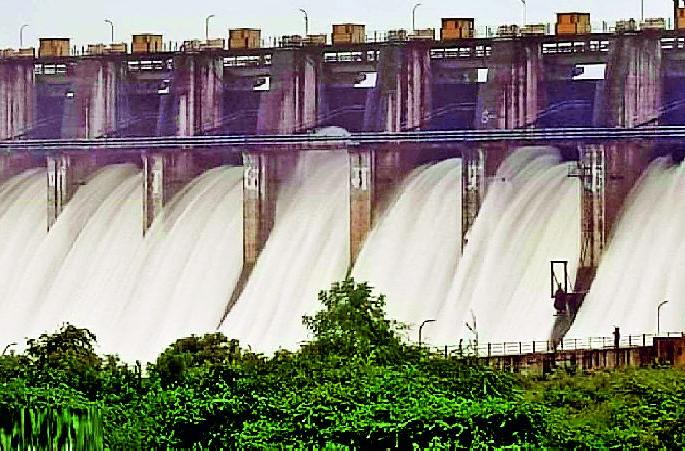 The entire project opened nine doors | पूर्णा प्रकल्पाची नऊ दारे उघडली
