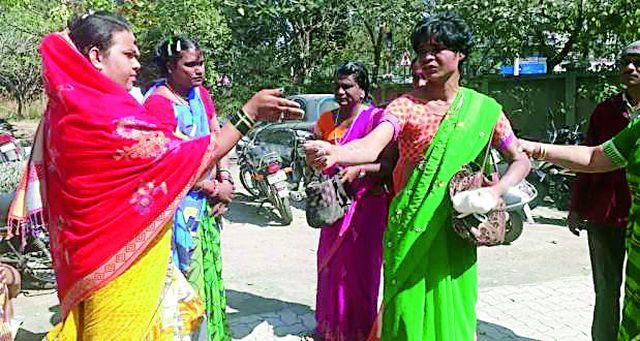 The hatred chased the third | तोतया तृतीयपंथीयांना चोपले The hatred chased the third | तोतया तृतीयपंथीयांना चोपले