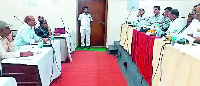 FD of 100 crores; The administration asked | शंभर कोटींची एफडी; प्रशासनाला विचारला जाब FD of 100 crores; The administration asked | शंभर कोटींची एफडी; प्रशासनाला विचारला जाब