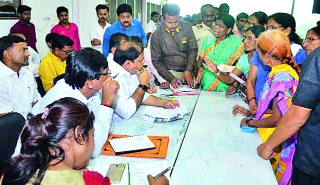 The cost of the complaints, the polarity of cleanliness | तक्रारींचा खच, स्वच्छतेची पोलखोल The cost of the complaints, the polarity of cleanliness | तक्रारींचा खच, स्वच्छतेची पोलखोल