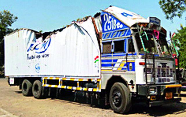 Amaravatikar's survival plunge with nightly truckload | रात्रीच्या सुसाट ट्रकवाहतुकीने अमरावतीकरांचा जीव टांगणीला