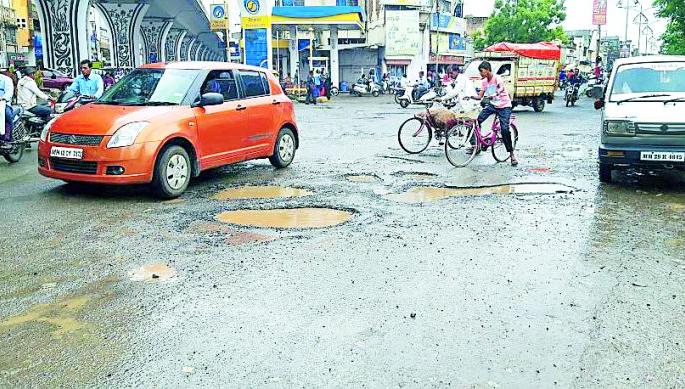 Road ravaged by rain | पावसाने रस्त्यांची पोलखोल Road ravaged by rain | पावसाने रस्त्यांची पोलखोल