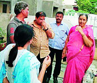 Theft of stolen coins from Potter's house | पोतदारांच्या घरातून दुर्मीळ नाण्यांची चोरी Theft of stolen coins from Potter's house | पोतदारांच्या घरातून दुर्मीळ नाण्यांची चोरी