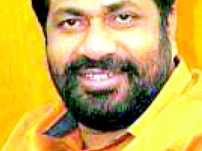 Bachhu Kadu's first election on the plane | बच्चू कडूंची पहिली निवडणूक ‘विमाना’वर Bachhu Kadu's first election on the plane | बच्चू कडूंची पहिली निवडणूक ‘विमाना’वर