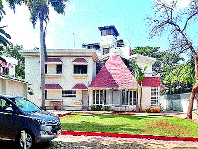 The jewelery was escaped from the bungalow | बंगल्यातून दागिन्यांची तिजोरीच पळविली The jewelery was escaped from the bungalow | बंगल्यातून दागिन्यांची तिजोरीच पळविली