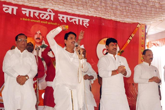 Lordbankh Jayoghosh in Tadgad in Shirur Kasar taluka | शिरुर कासार तालुक्यातील तागडगावात भगवानबाबांचा जयघोष