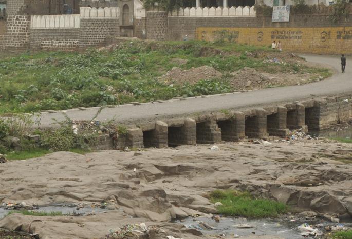 Two new bridges will take place at Bindusara river in Beed | बीडमध्ये बिंदुसरा नदीवर होणार दोन नवे पूल Two new bridges will take place at Bindusara river in Beed | बीडमध्ये बिंदुसरा नदीवर होणार दोन नवे पूल